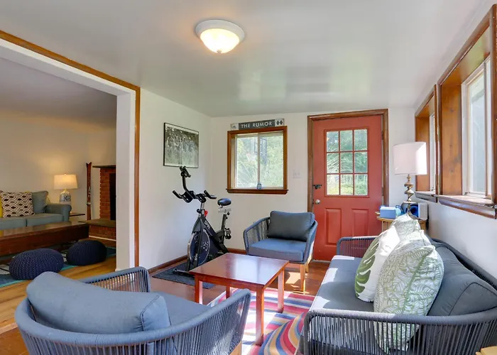 Woodstock Getaway With Hot Tub About 2 Mi To Dtwn!